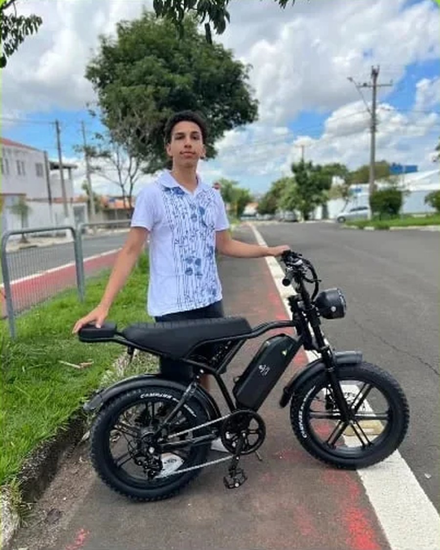 Rafael Melo com a Bike MBE R002