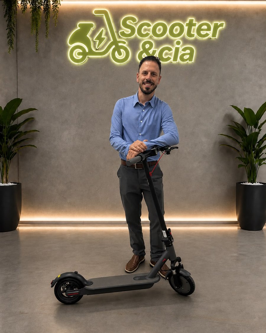 Rodrigo Valente com o Patinete 08530